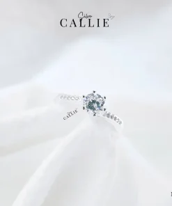 N199 - Nhẫn bạc Callie Silver viên chủ đá 1 hàng đá chéo