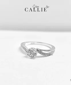 N200 - Nhẫn bạc Callie Silver viên chủ đá 1 hàng xoắn