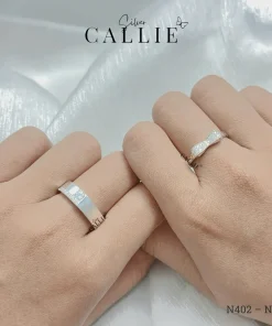 Alternative view of N402 - N519: Nhẫn bạc thiết kế Callie Silver hình nơ