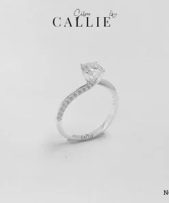 N642 - Nhẫn bạc Callie Silver xoắn 1 viên chủ đính đá 2 bên