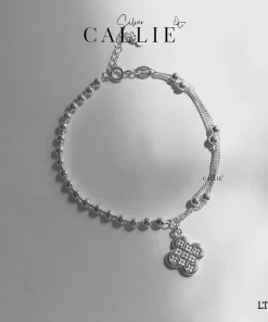 LT251 - Lắc tay bạc Callie Silver mặt cỏ 4 lá khắc hoa