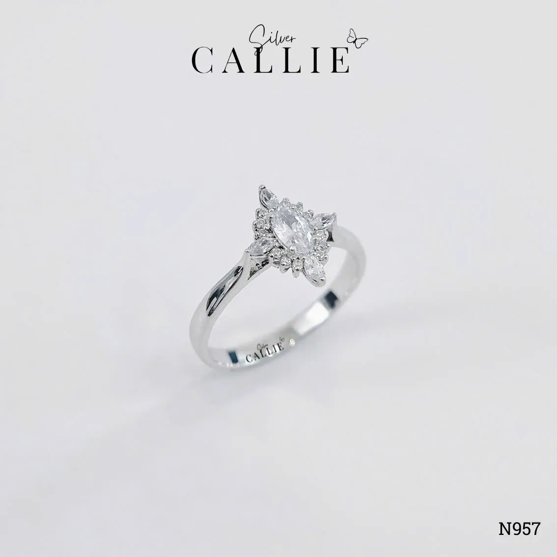 N957 - Nhẫn Bạc Thiết Kế Callie Silver Đá Oval Đính Đá Nhỏ Xung Quanh
