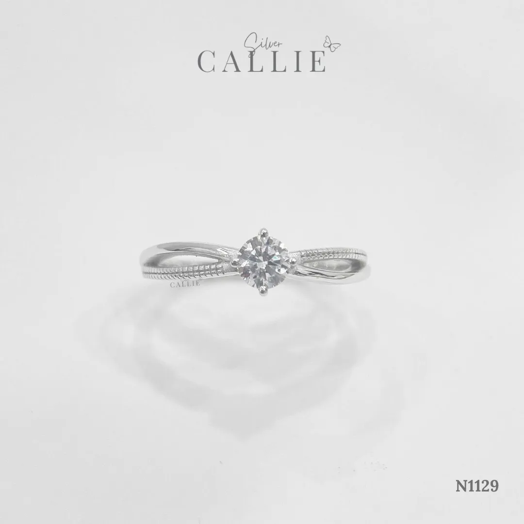 N1129 - Nhẫn Bạc Thiết Kế Callie Silver 1 Viên Chủ Đai Chéo Hoạ Tiết Chấu Bi