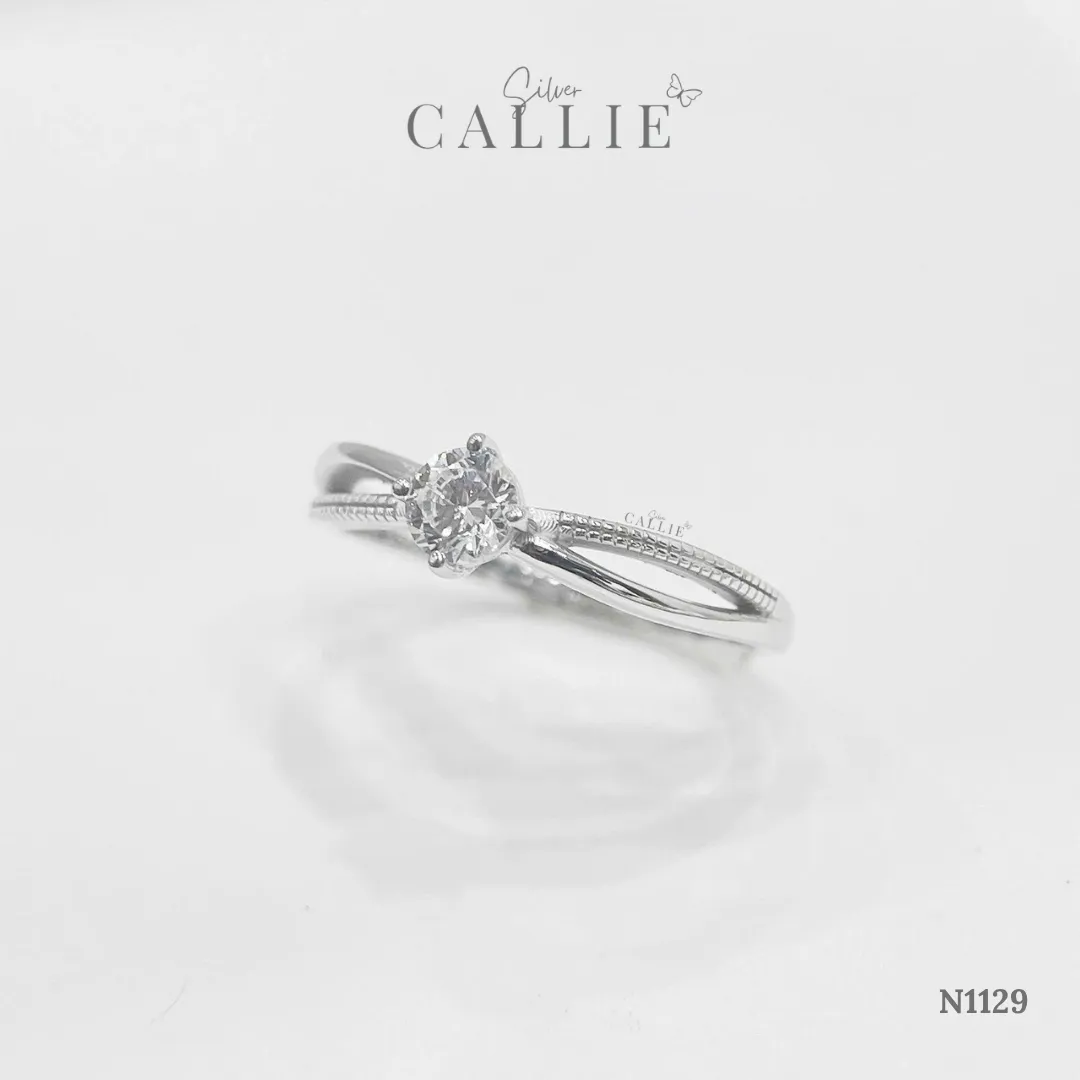 N1129 - Nhẫn Bạc Thiết Kế Callie Silver 1 Viên Chủ Đai Chéo Hoạ Tiết Chấu Bi - Hình ảnh 6