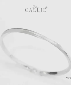 VT226 - Vòng tay bạc Callie Silver xi kim trơn xoắn 1 đường cát