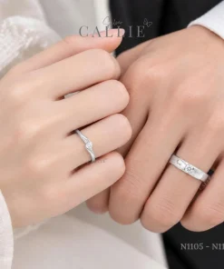Alternative view of N1105 - N1167: Nhẫn bạc thiết kế Callie Silver Đai Chéo Bo Tròn 1 Viên Chủ